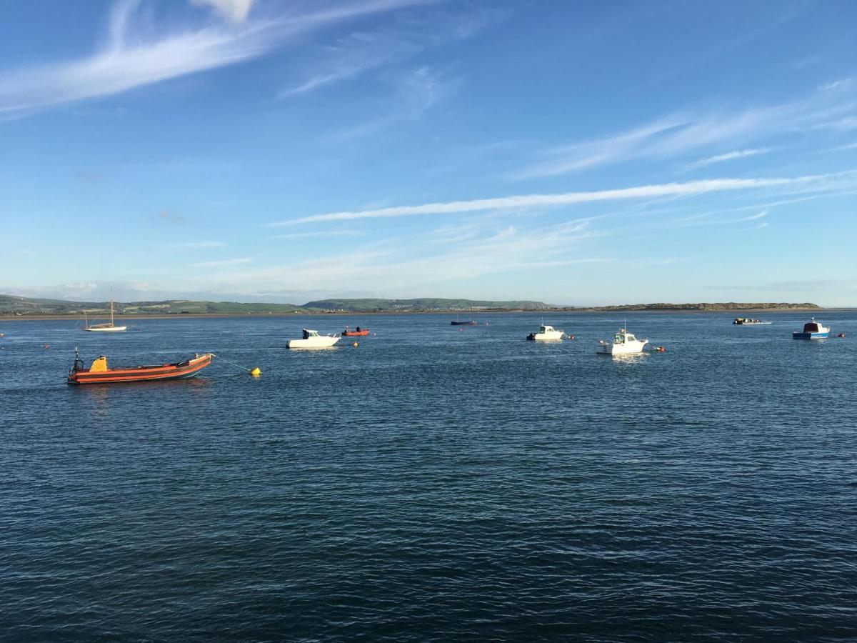 Beautiful Aberdovey Seafront Apartment 2 阿伯蒂费 外观 照片